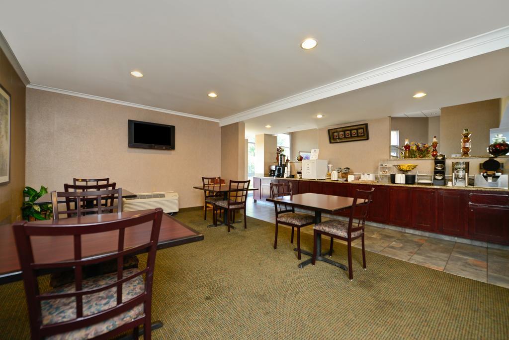 Americas Best Value Inn And Suites Overland Park Restaurante foto